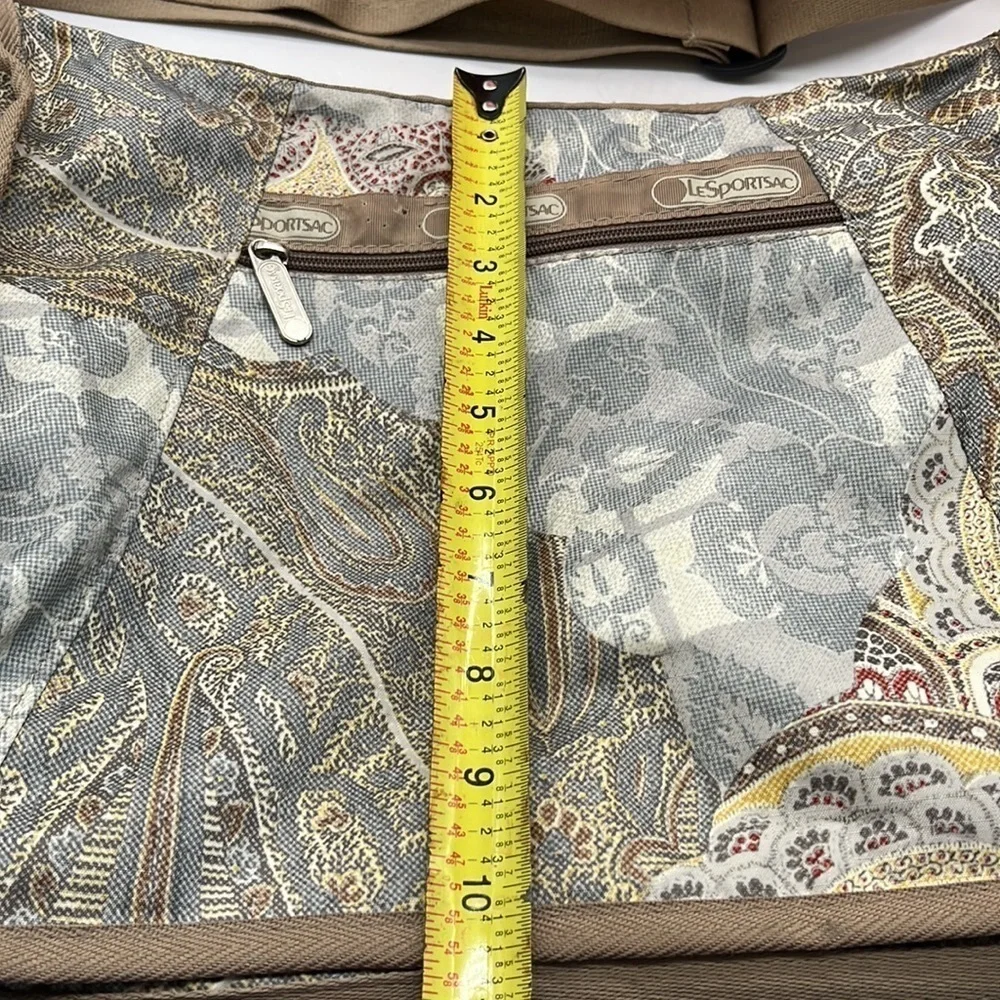 LeSportsac Large Gray Printed Hobo Nylon Crossbody Bag. NYB1719